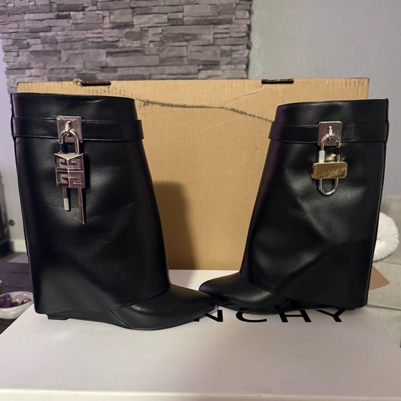 Givenchy Shark Lock Black Ankle Boots - Picture 9 of 14